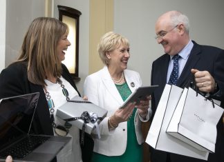 Pictured, L-R: Mary Cloak, Enterprise Ireland and Minister Heather Humphreys TD with Mark Appleby from Appleby Jewellers who were one of 29 successful applicants to the Online Retail Scheme.