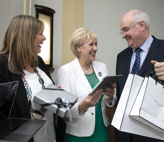 Pictured, L-R: Mary Cloak, Enterprise Ireland and Minister Heather Humphreys TD with Mark Appleby from Appleby Jewellers who were one of 29 successful applicants to the Online Retail Scheme.