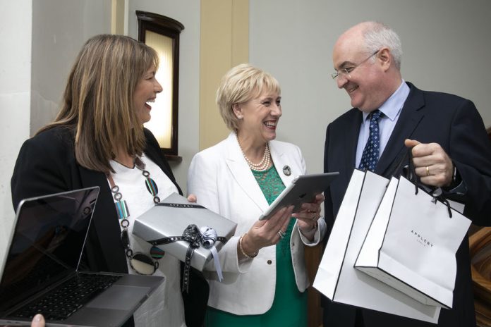 Pictured, L-R: Mary Cloak, Enterprise Ireland and Minister Heather Humphreys TD with Mark Appleby from Appleby Jewellers who were one of 29 successful applicants to the Online Retail Scheme.